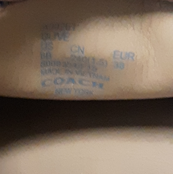 Authentic Coach Olive Loafers - Picture 6 of 7